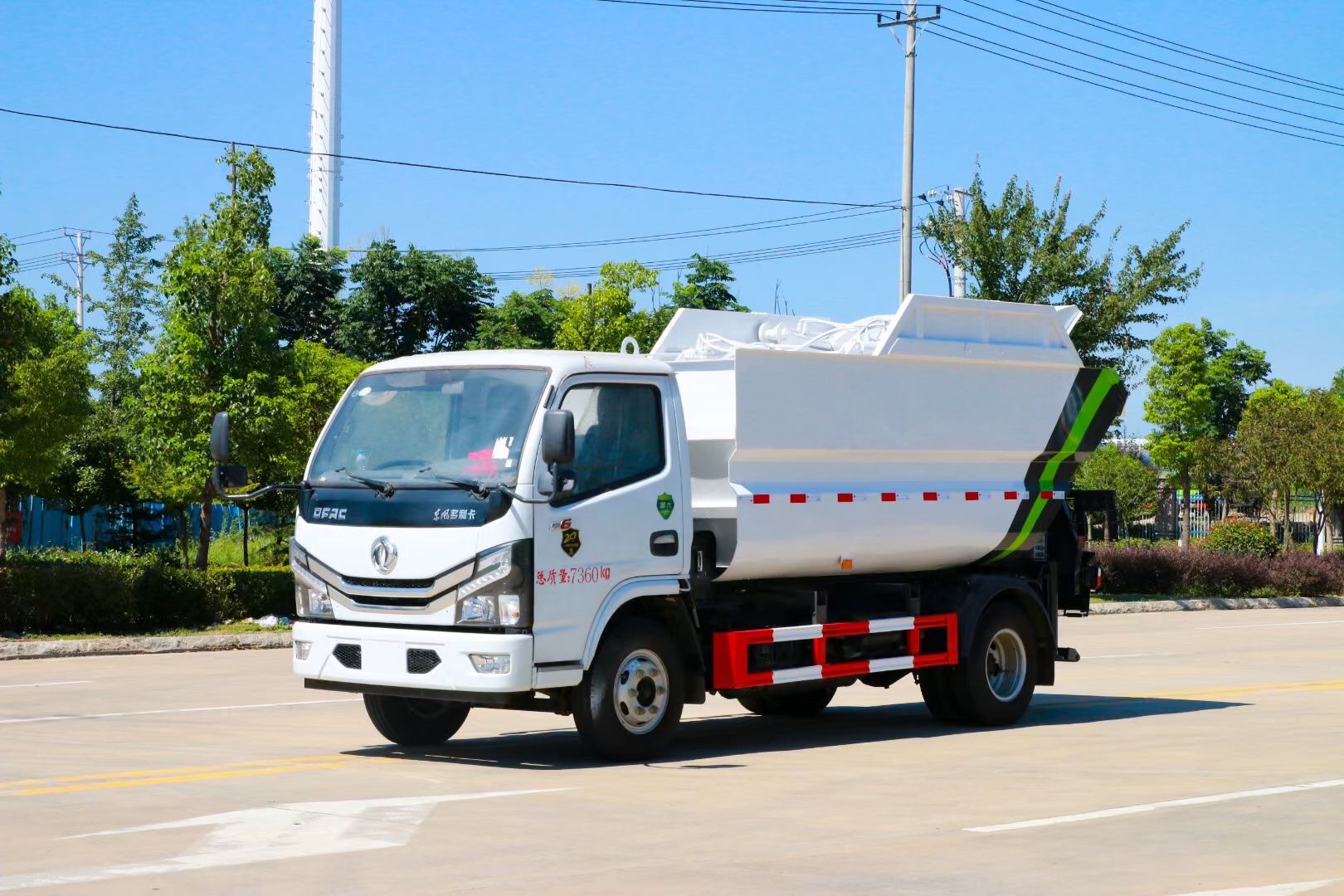 東風(fēng)小多利卡無泄漏后掛桶垃圾車